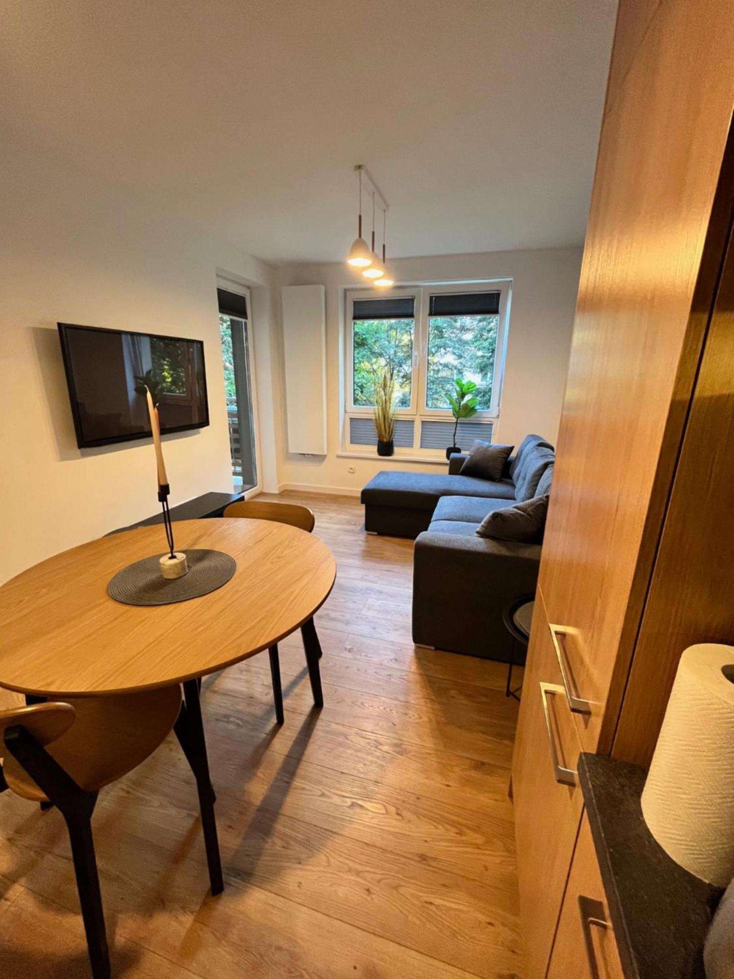 Apartament Julia 1-4 Os Starowapiennikowa 42A Z Balkonem Ze Sniadaniem Kontynentalnym Kielce Exterior foto